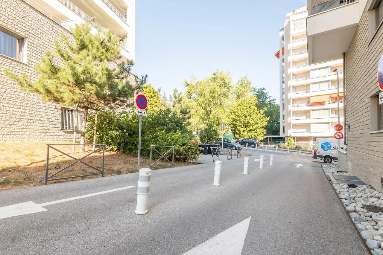 Charming Apartment With Balcony And Parking Near The Center Of Annecy