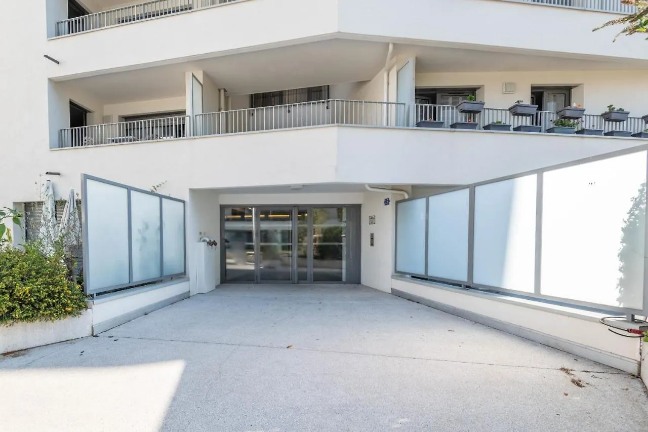 Charming Apartment With Balcony And Parking Near The Center Of Annecy