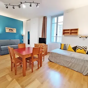  Appartement Frimousse, Studio, Wifi, Centre Luchon, Casier A Skis, Ascenseur, 4 Personnes France