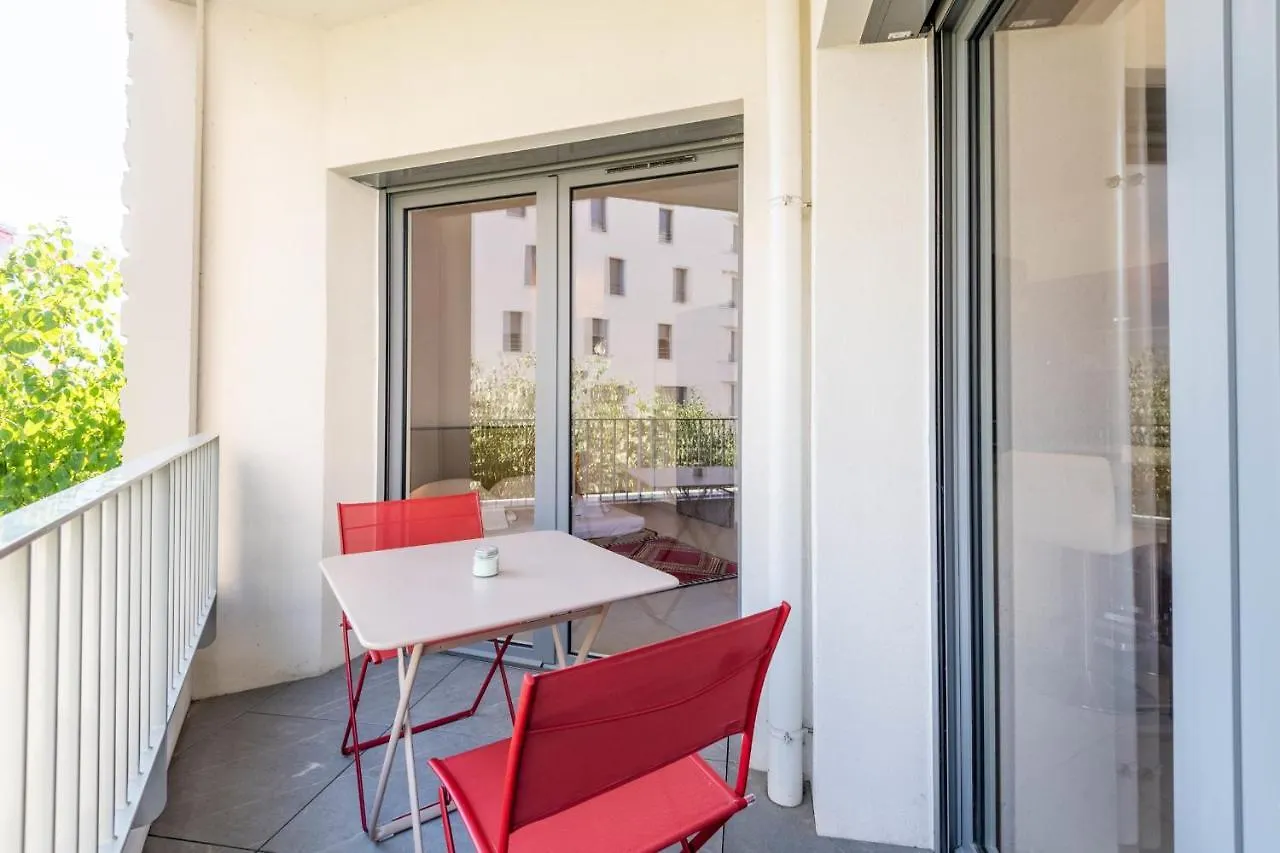 Charming Apartment With Balcony And Parking Near The Center Of Анси Франция