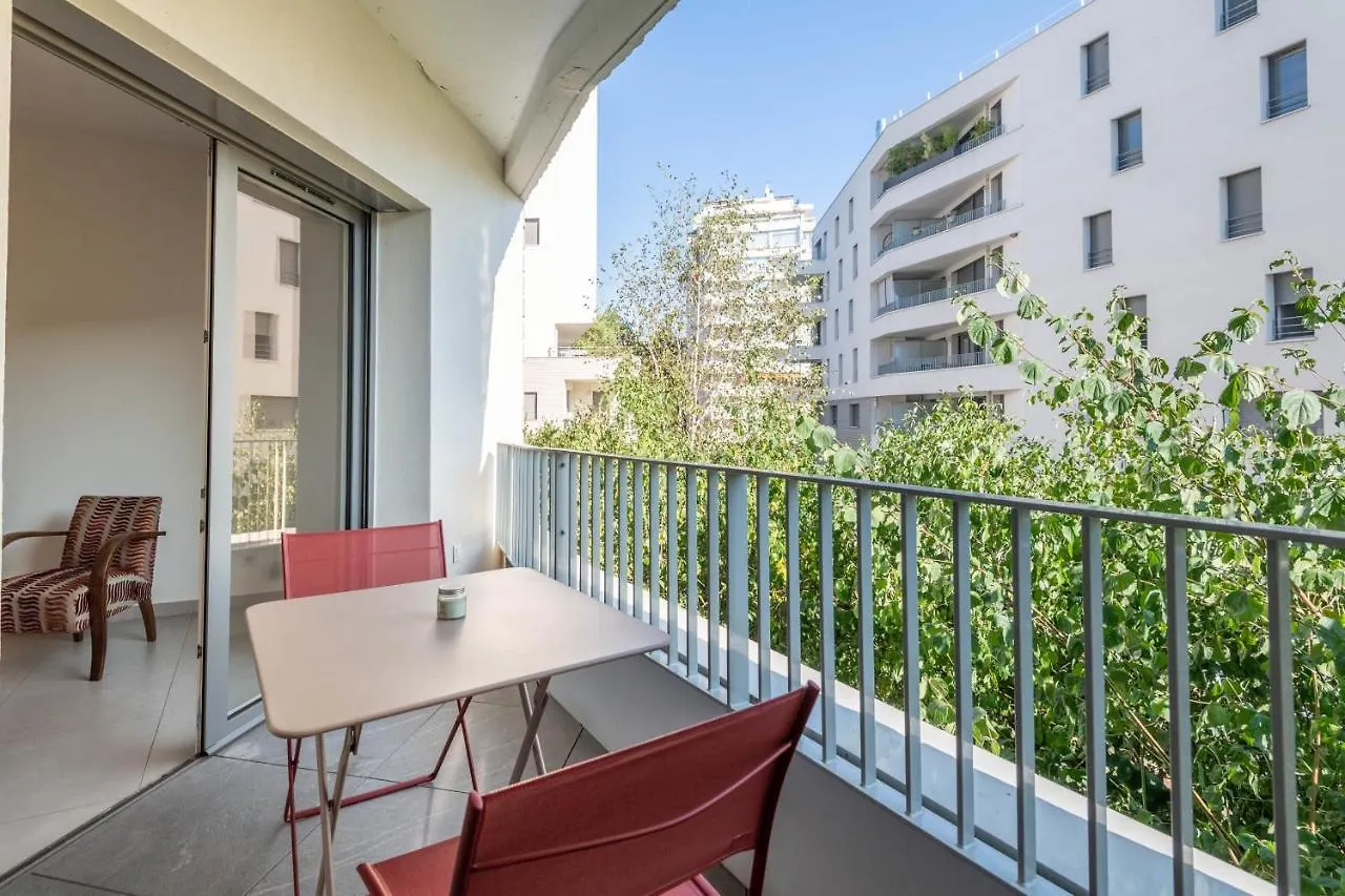 Charming Apartment With Balcony And Parking Near The Center Of Анси