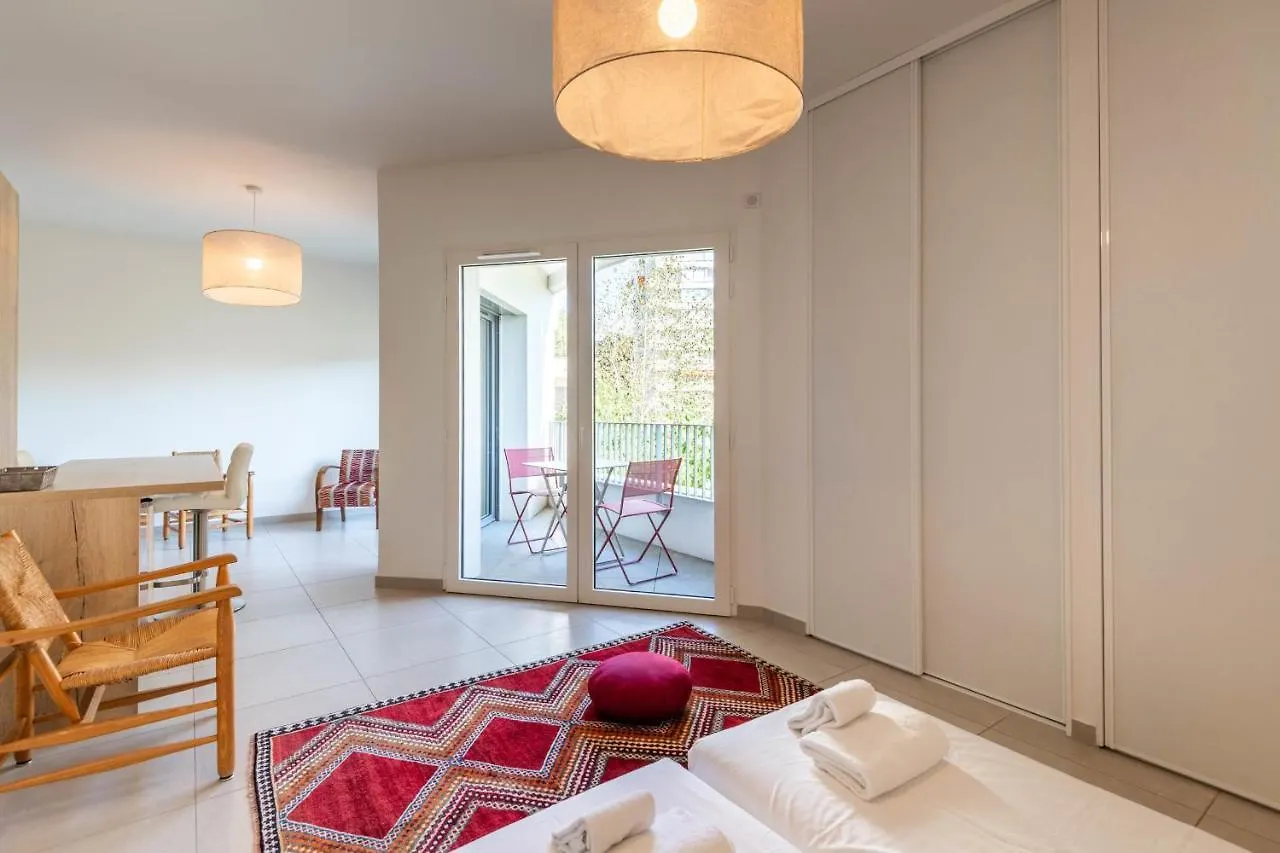 Charming Apartment With Balcony And Parking Near The Center Of Анси Франция