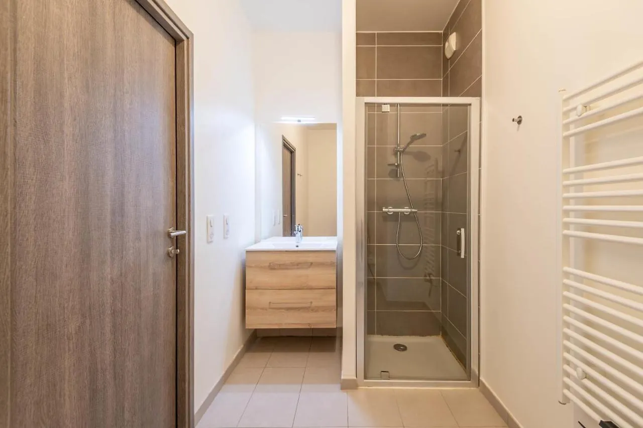 Charming Apartment With Balcony And Parking Near The Center Of Анси