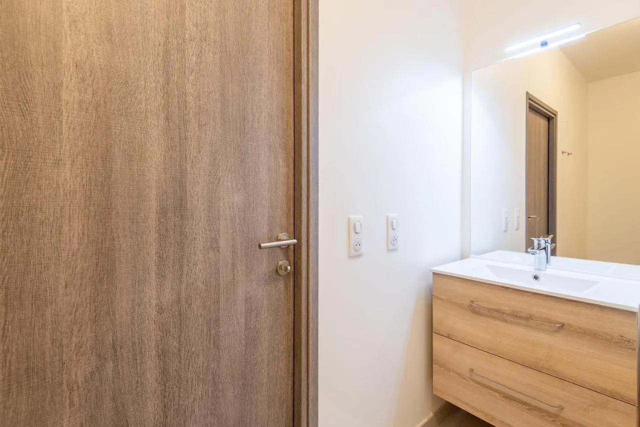 Charming Apartment With Balcony And Parking Near The Center Of Анси